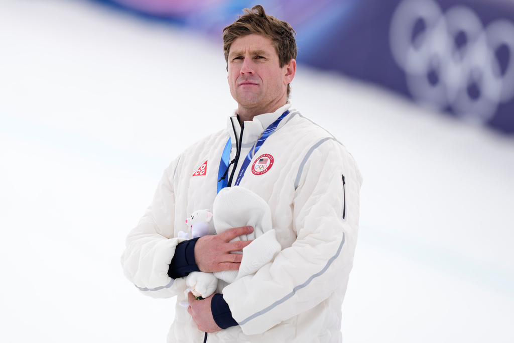 Silver medal's winner United States' Ryan Cochran Siegle attends the podium ceremony for a men's super-G race, at the 2026 Winter Olympics, in Bormio, Italy, Wednesday, Feb.11, 2026. (AP Photo/Julia Demaree Nikhinson)