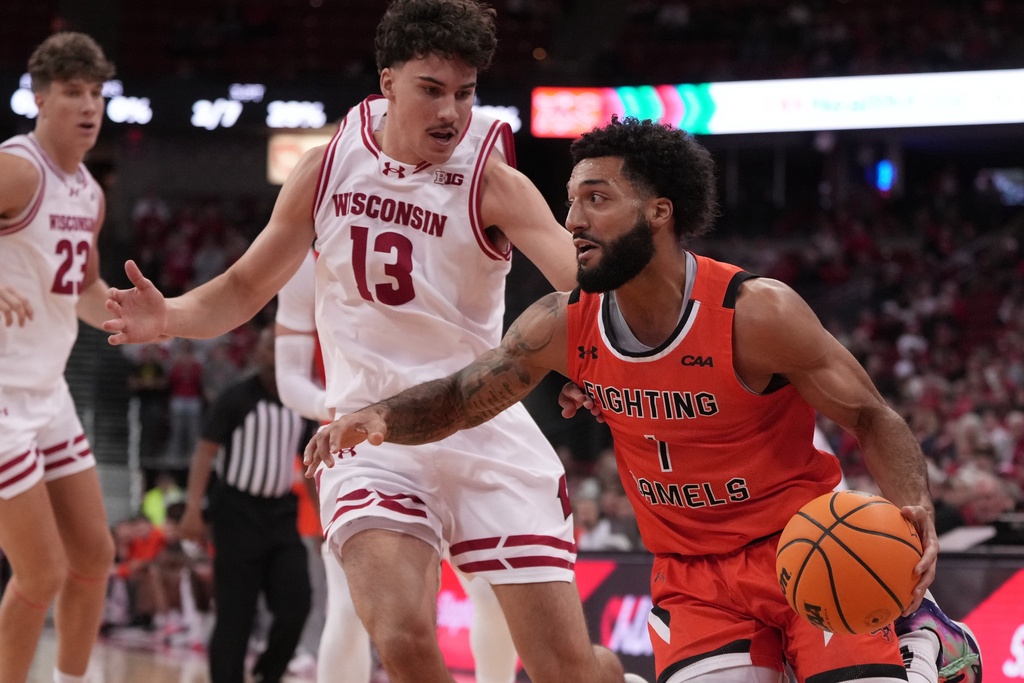 Campbell's Cam Gregory gets past Wisconsin's Hayden Jones during the first half of an NCAA college basketball game Monday, Nov. 3, 2025, in Madison, Wis. (AP Photo/Morry Gash)