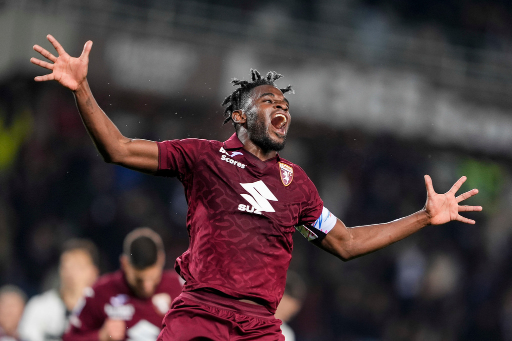 Torino's Duvan Zapata celebrates after scoring their fourth goal during the Serie A soccer match between Torino FC and Parma, Friday, March 13, 2026, in Turin, Italy. (Fabio Ferrari/LaPresse via AP)