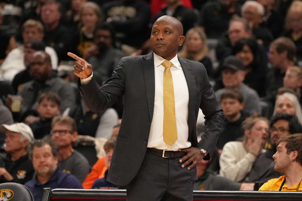 Missouri head coach Dennis Gates points during the second half of an NCAA college basketball game against Auburn Wednesday, Jan. 14, 2026, in Columbia, Mo. (AP Photo/Jeff Roberson)