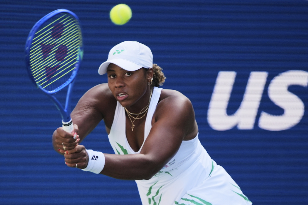 Taylor Townsend, of the United States, returns a shot against Barbora Krejcikova, of the Czech Republic, during the fourth round of the U.S. Open tennis championships, Sunday, Aug. 31, 2025, in New York. (AP Photo/Pamela Smith)