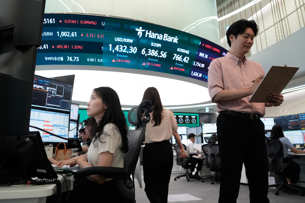 Currency traders work at the foreign exchange dealing room of the Hana Bank headquarters in Seoul, South Korea, Tuesday, Aug. 4, 2026. (AP Photo/Ahn Young-joon)