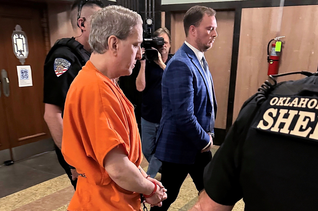 FILE - Oklahoma County Sheriff's deputies lead longtime death row inmate Richard Glossip to a courtroom, June 9, 2025, at the Oklahoma County Courthouse in Oklahoma City. (AP Photo/Sean Murphy, File)