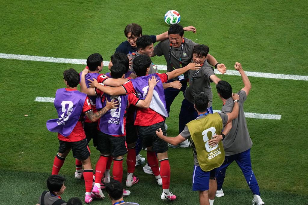 South Korea head coach Hong Myung-bo, top left, celebrates with players and staff after the World Cup Group A soccer match between South Korea and Czechia in Zapopan, near Guadalajara, Mexico, Thursday, June 11, 2026. (AP Photo/Moises Castillo)
