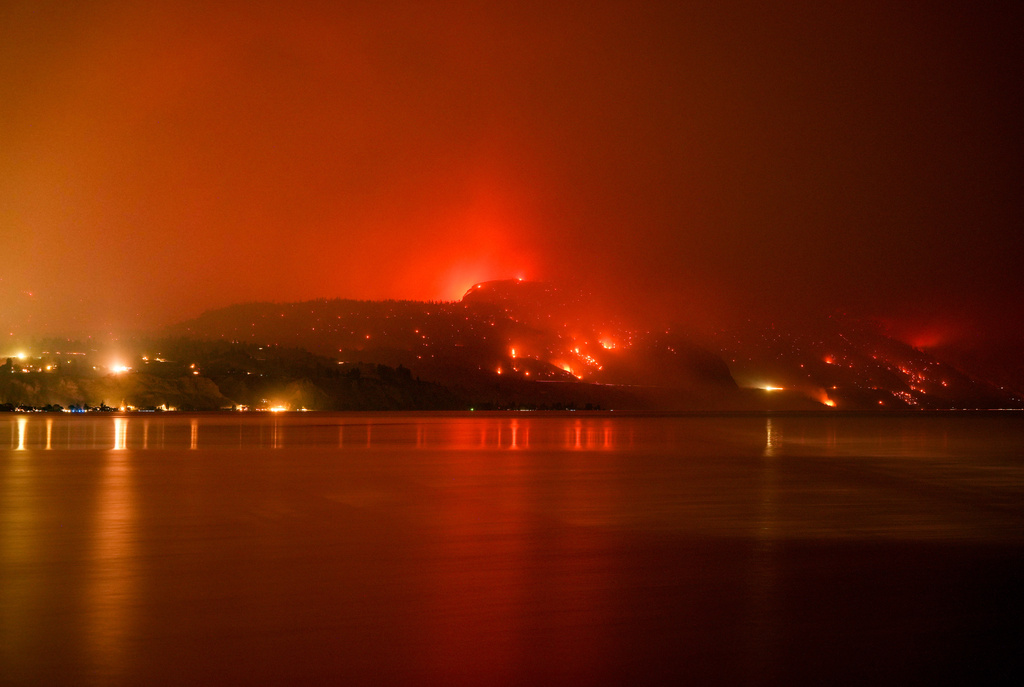 The Bald Range wildfire, that has forced people out of their homes in the south Okanagan region, burns in Summerland, B.C., late Saturday, Aug.8, 2026. (Darryl Dyck/The Canadian Press via AP)