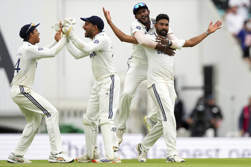 India's players celebrate their win against England on day five of the fifth cricket test match between England and India at The Kia Oval in London, Monday, Aug. 4, 2025. (AP Photo/Kirsty Wigglesworth)