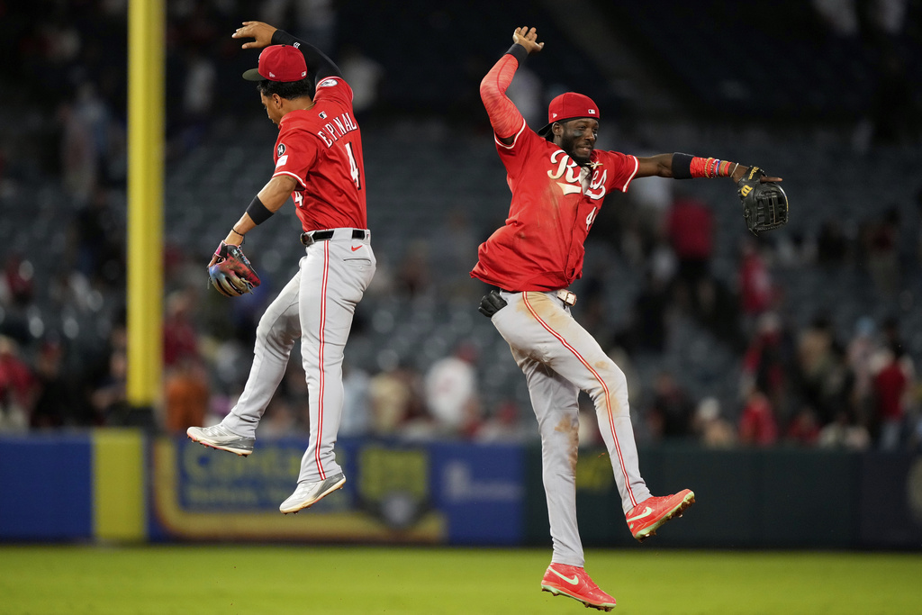 Cincinnati Reds' Santiago Espinal, left, and Elly De La Cruz celebrate after the Reds defeated the Los Angeles Angels 6-4 in a baseball game Tuesday, Aug. 19, 2025, in Anaheim, Calif. (AP Photo/Mark J. Terrill)
