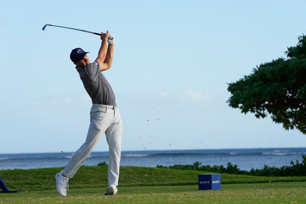 Jordan Spieth hits from the 17th tee during the first round of the Sony Open golf event at the Waialae Country Club in Honolulu, Thursday, Jan. 15, 2026. (AP Photo/Matt York)