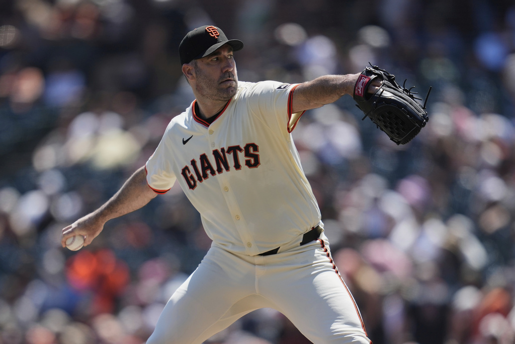 San Francisco Giants pitcher Justin Verlander throws against the Baltimore Orioles during the first inning of a baseball game in San Francisco, Sunday, Aug. 31, 2025. (AP Photo/Jeff Chiu)