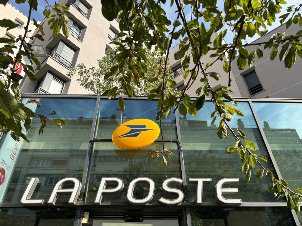 FILE - A general view of France's national postal service, La Poste, in Paris, Saturday, Aug. 23, 2025. (AP Photo/Bertrand Combaldieu, File)