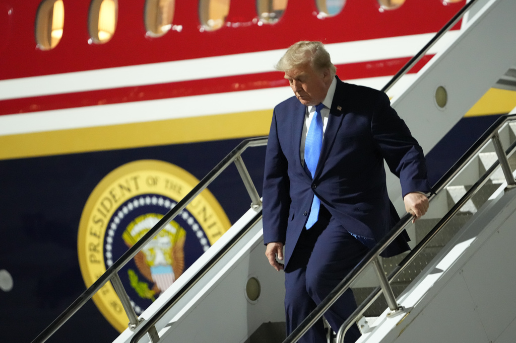 President Donald Trump arrives on Air Force One at Harry Reid International Airport in Las Vegas, Tuesday, Aug. 4, 2026. (AP Photo/Mark Schiefelbein)