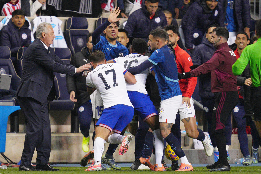 Paraguay's Gustavo Gomez (15), United States' Sebastian Berhalter (17) and Alex Freeman (16) and Paraguay's Antonio Sanabria scuffle on the sidelines during the second half of an international friendly soccer match, Saturday, Nov. 15, 2025, in Chester, Pa. (AP Photo/Derik Hamilton)