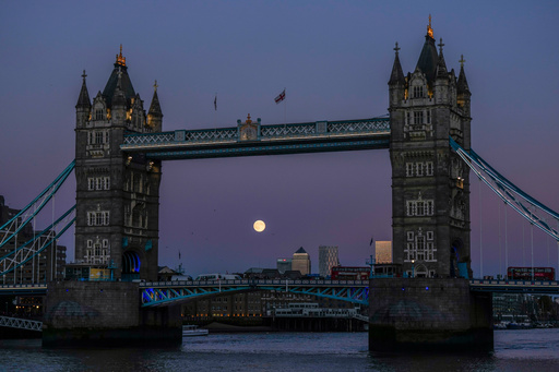 The Harvest Supermoon rises behind Tower Bridge, Monday, Oct. 6, 2025, in London. (AP Photo/Julia Demaree Nikhinson) The Harvest Supermoon rises behind Tower Bridge, Monday, Oct. 6, 2025, in London. (AP Photo/Julia Demaree Nikhinson)