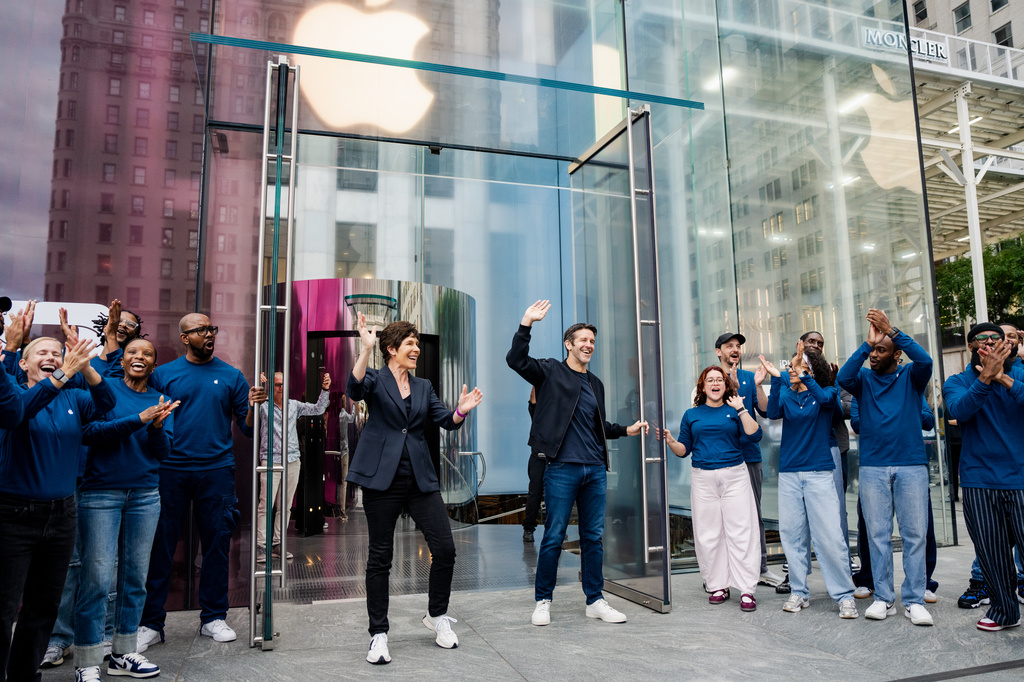 Apple CEO John Ternus and Deirdre O'brien, Vice President of Retail, open the Apple store on Fifth Avenue for Apple's launch of the iPhone 18 Pro, Friday, Sept. 18, 2026, in New York. (AP Photo/Angelina Katsanis)