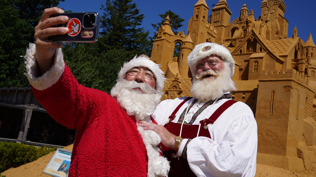 Paradise Yamamoto, a Santa Claus performer from Tokyo, left, and Peter Gislund, a 57-year-old Santa Claus performer from Aalborg, take a selfie during the annual World Santa Claus Congress, a colorful midsummer tradition, in Aalborg, Denmark, Wednesday July 8, 2026. (AP Photo/James Brooks)