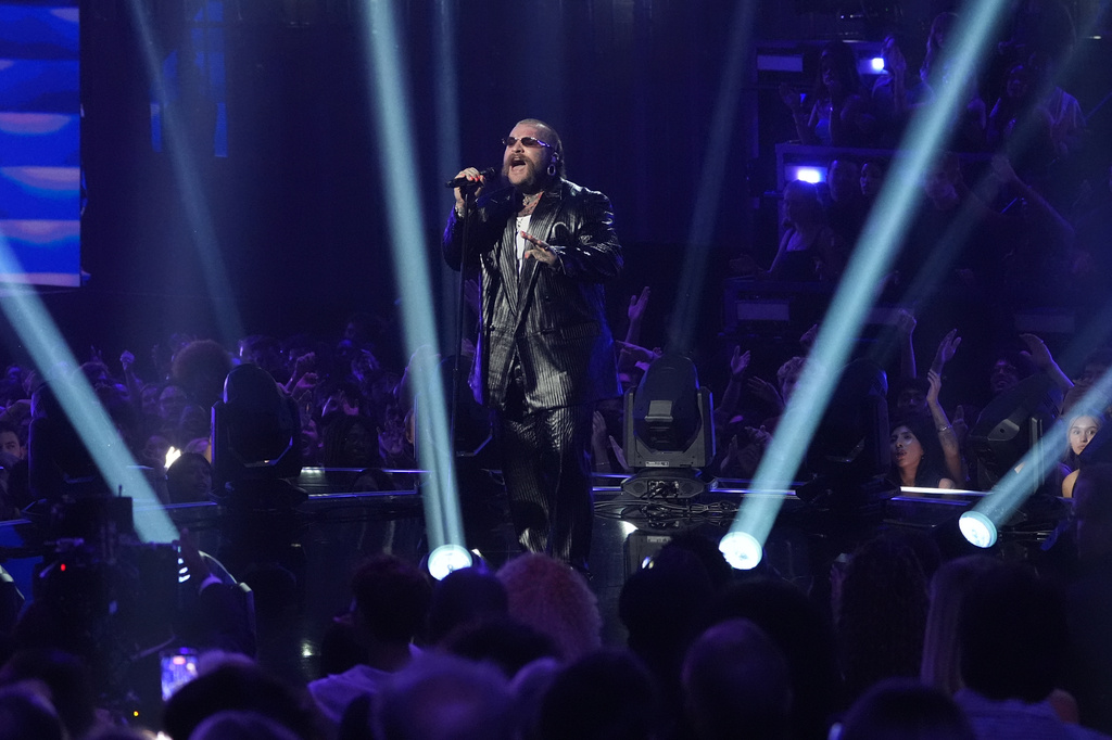 Teddy Swims performs a tribute to George Michael during the MTV Video Music Awards on Sunday, Sept. 27, 2026, at the Peacock Theater in Los Angeles. (AP Photo/Chris Pizzello)