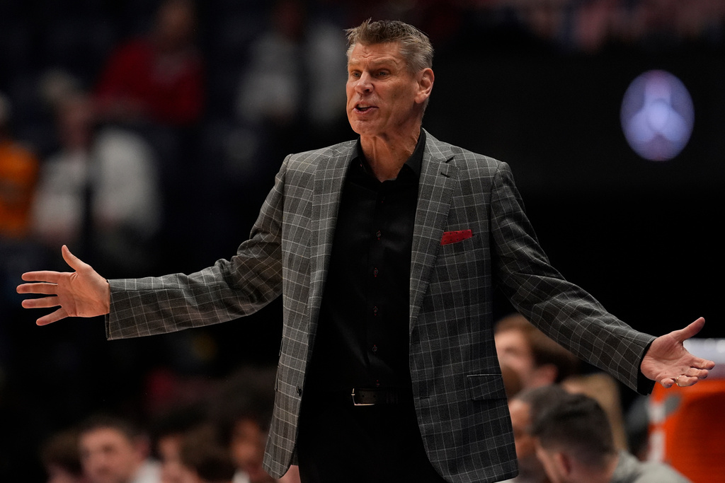 Oklahoma head coach Porter Moser watches play against Arkansas during the first half of an NCAA college basketball game in the quarterfinal round of the Southeastern Conference tournament, Friday, March 13, 2026, in Nashville, Tenn. (AP Photo/George Walker IV)