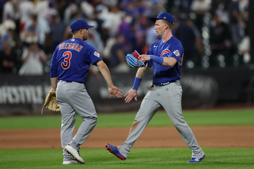Chicago Cubs' Alex Bregman (3) and Pete Crow-Armstrong, right, celebrate after a win in the 10th inning of a baseball game against the New York Mets, Thursday, June 25, 2026, in New York. (AP Photo/Heather Khalifa)