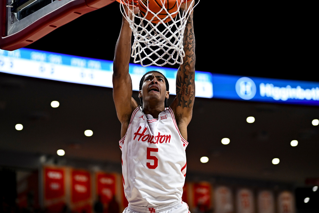Houston center Chris Cenac Jr. dunks against the Middle Tennessee State in the first half during an NCAA college basketball game Monday, Dec. 29, 2025, in Houston. (AP Photo/Maria Lysaker)