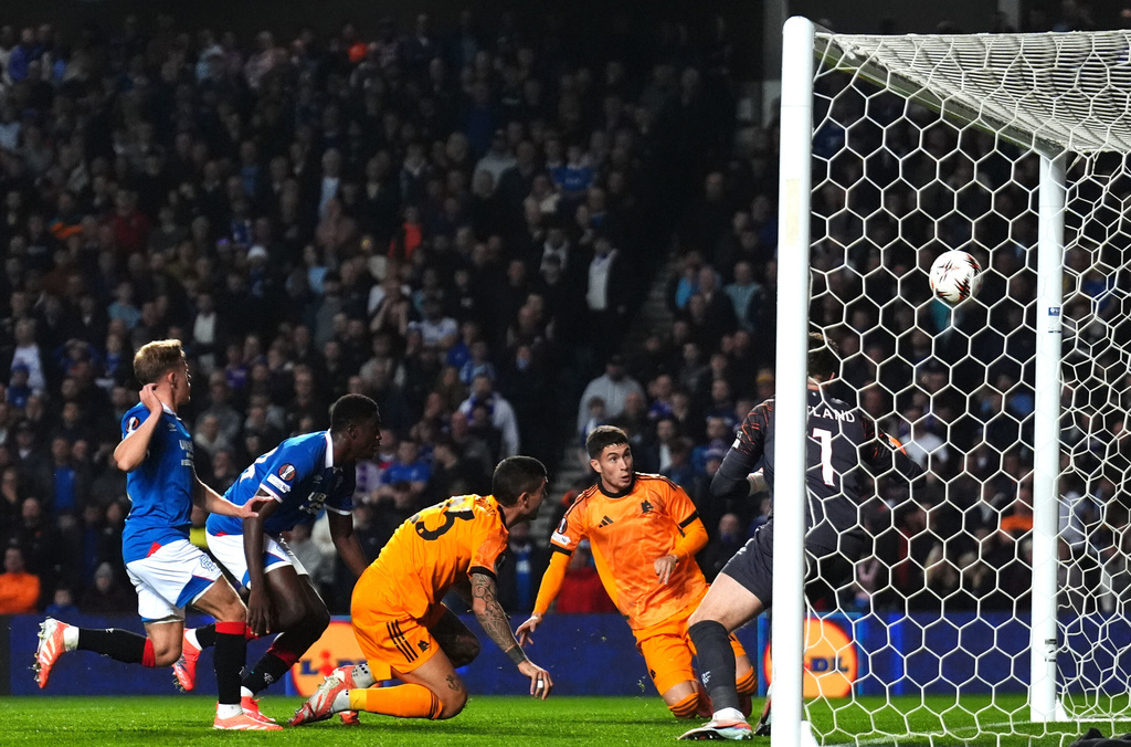 Roma's Matias Soule, center right, scores during the Europa League soccer match between Rangers and Roma in Glasgow, Scotland, Thursday Nov. 6, 2025. (Andrew Milligan/PA via AP)