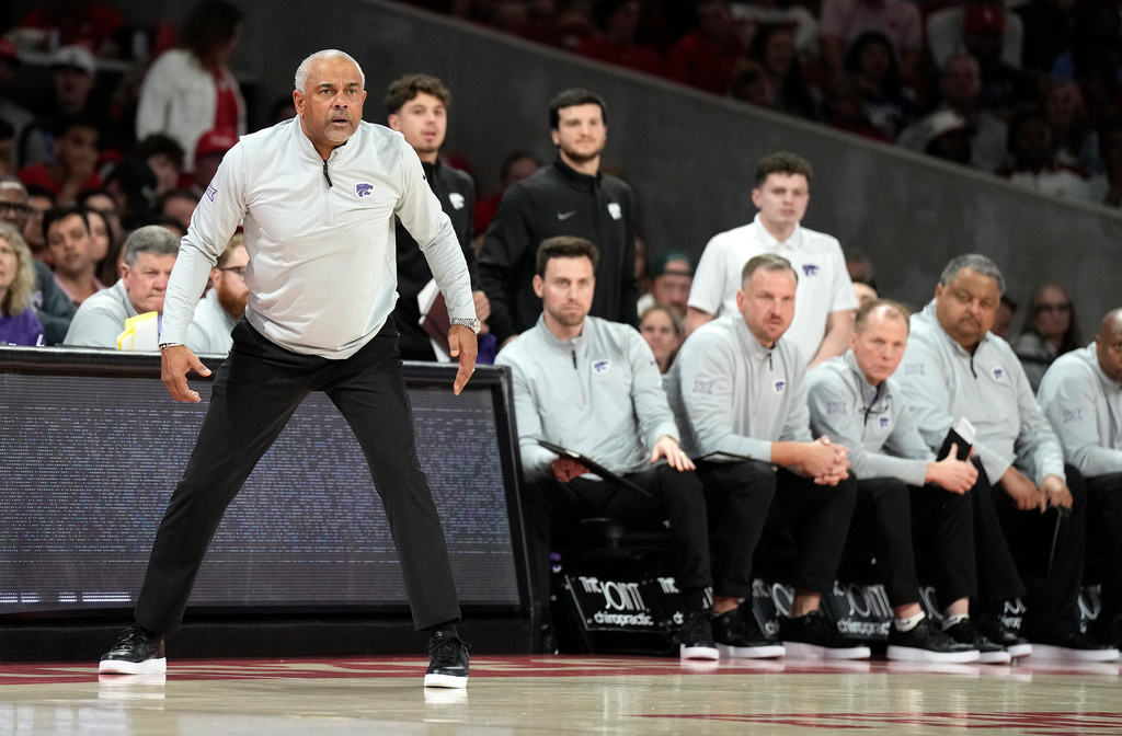 Kansas State head coach Jerome Tang, left, stands on the sideline during the second half of an NCAA college basketball game against Houston, Saturday, Feb. 14, 2026, in Houston. (AP Photo/ Karen Warren)