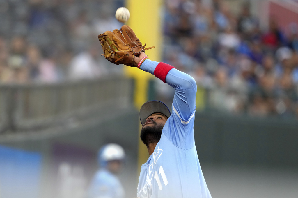 Kansas City Royals third baseman Maikel Garcia catches a foul ball hit by Toronto Blue Jays' Davis Schneider during the third inning of a baseball game Saturday Sept. 20, 2025, in Kansas City, Mo. (AP Photo/Ed Zurga)