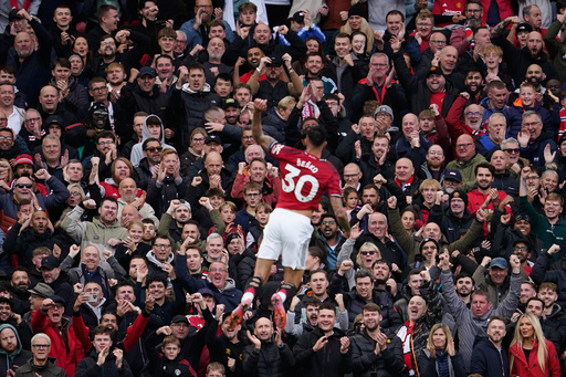 Manchester United's Benjamin Sesko celebrates scoring his side's 2nd goal during the English Premier League soccer match between Manchester United and Sunderland at Old Trafford stadium in Manchester, England, Saturday, Oct. 4, 2025. (AP Photo/Dave Thompson) Manchester United's Benjamin Sesko celebrates scoring his side's 2nd goal during the English Premier League soccer match between Manchester United and Sunderland at Old Trafford stadium in Manchester, England, Saturday, Oct. 4, 2025. (AP Photo/Dave Thompson)