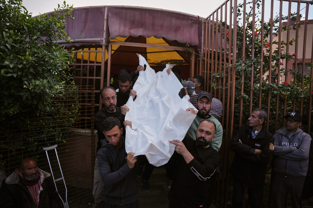 Palestinians carry the body of Majed Abu Mousa, who was killed in an Israeli strike, during his funeral at Nasser Hospital in Khan Younis, southern Gaza Strip, Tuesday, April 21, 2026. (AP Photo/Abdel Kareem Hana)