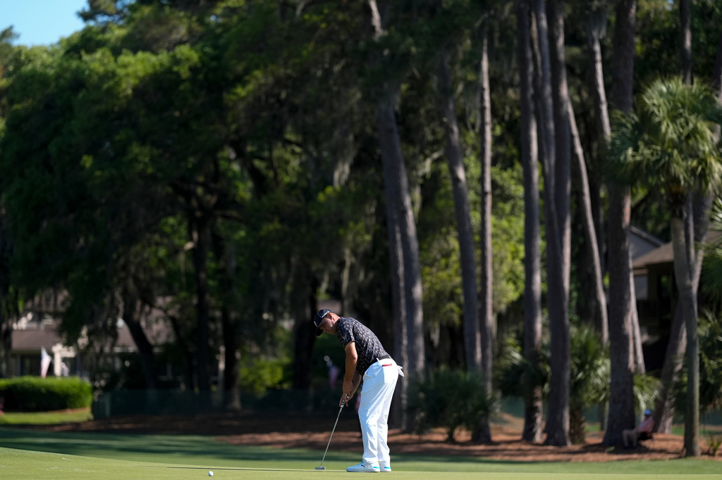 Gary Woodland putts on the second green during the first round at the RBC Heritage golf tournament, Thursday, April 16, 2026, in Hilton Head Island, S.C. (AP Photo/Mike Stewart)