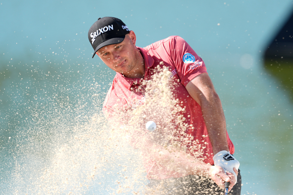 Sepp Straka, of Austria, watches his hit from the sand on the 6th hole during the third round of the Hero World Challenge PGA Tour at the Albany Golf Club, in New Providence, Bahamas, Saturday, Dec. 6, 2025. (AP Photo/Fernando Llano)
