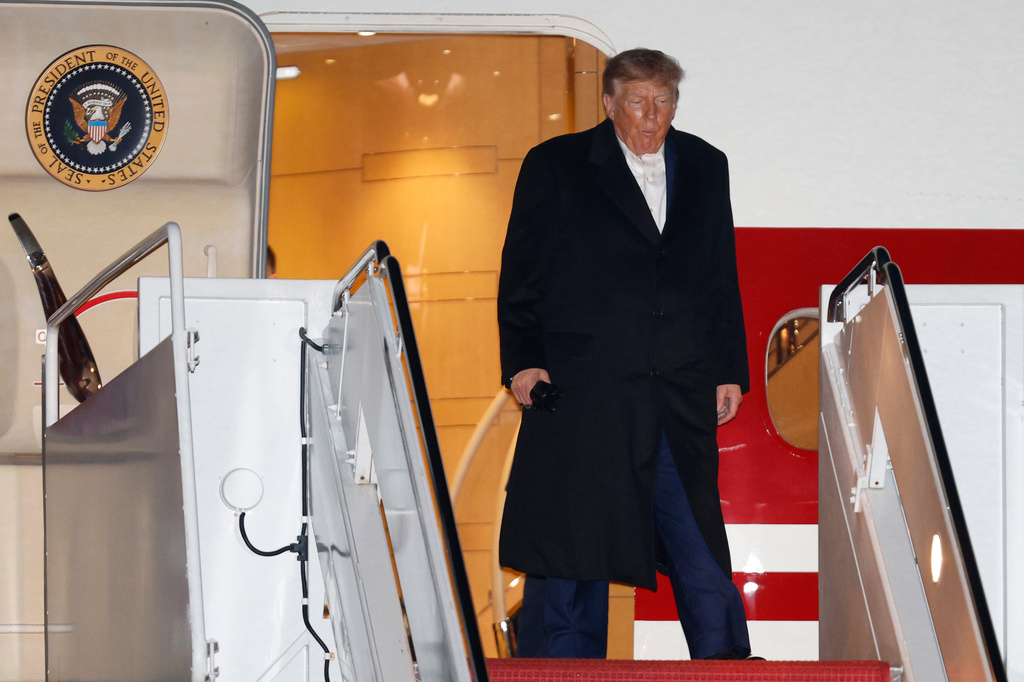 President Donald Trump walks down the stairs of Air Force One upon arriving at Joint Base Andrews, Md., Sunday, Oct. 25, 2026, after a campaign rally in Port Huron, Mich.(AP Photo/Luis M. Alvarez)