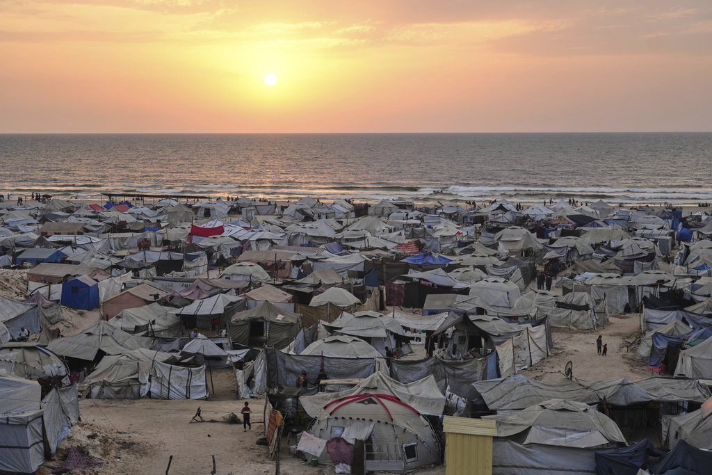 Tents housing displaced Palestinians crowd the beach in Gaza City, as the sun sets over the Mediterranean Sea, Sunday, Aug. 10, 2025. (AP Photo/Jehad Alshrafi)
