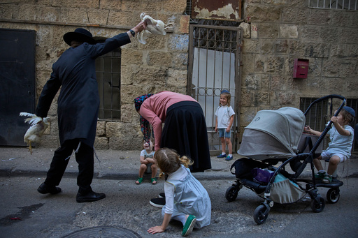 An ultra-Orthodox Jewish man swings a chicken over a woman's head in Jerusalem, Tuesday, Sept. 30, 2025, as part of the Kaparot ritual days ahead of the Jewish holiday of Yom Kippur. (AP Photo/Ohad Zwigenberg) An ultra-Orthodox Jewish man swings a chicken over a woman's head in Jerusalem, Tuesday, Sept. 30, 2025, as part of the Kaparot ritual days ahead of the Jewish holiday of Yom Kippur. (AP Photo/Ohad Zwigenberg)