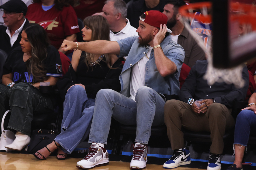 Taylor Swift and Travis Kelce watch the first half of Game 3 in the Eastern Conference finals NBA basketball playoffs series between the New York Knicks and the Cleveland Cavaliers in Cleveland, Saturday, May 23, 2026. (AP Photo/Tim Phillis)