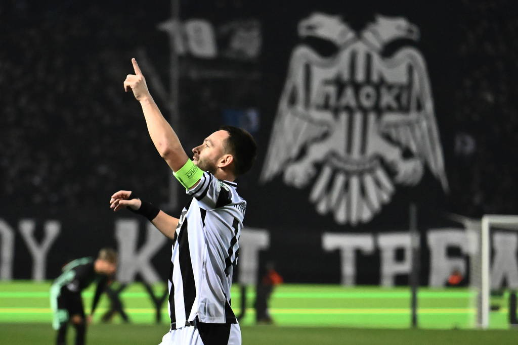 PAOK's Andrija Zivkovic celebrates after scoring the opening goal during the Europa League soccer match between PAOK and Real Betis in Thessaloniki, Greece, Thursday, Jan. 22, 2026. (AP Photo/Giannis Papanikos)