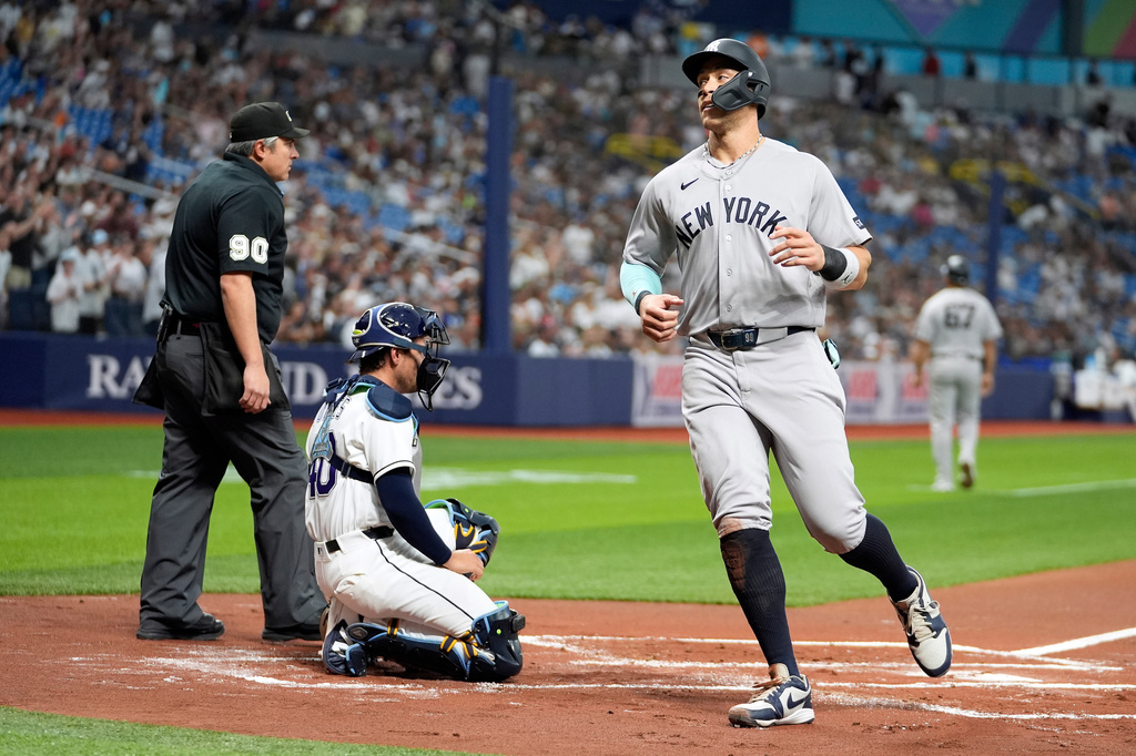 New York Yankees' Aaron Judge, right, scores on a sacrifice fly by Cody Bellinger off Tampa Bay Rays pitcher Steven Matz during the first inning of a baseball game Friday, April 10, 2026, in St. Petersburg, Fla. (AP Photo/Chris O'Meara)