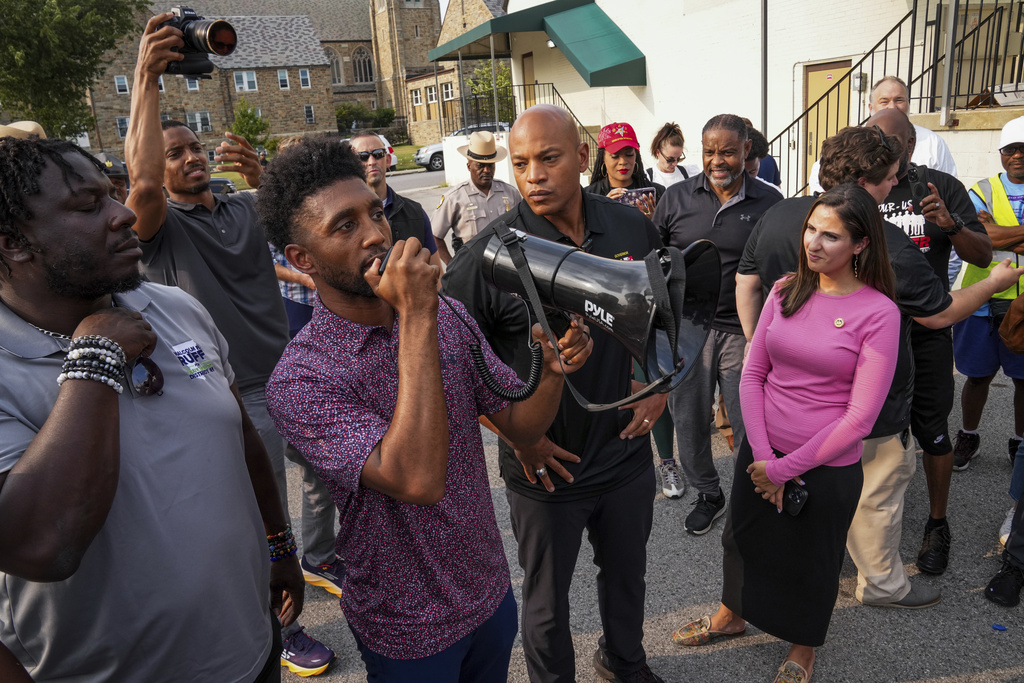 Baltimore Mayor Brandon Scott, center left, addresses the crowd, joined by Maryland Gov. Wes Moore, ahead of a Community Walk in northwest Baltimore, Md., on Friday, Sept. 5, 2025. (Ulysses Muñoz/The Baltimore Banner via AP)