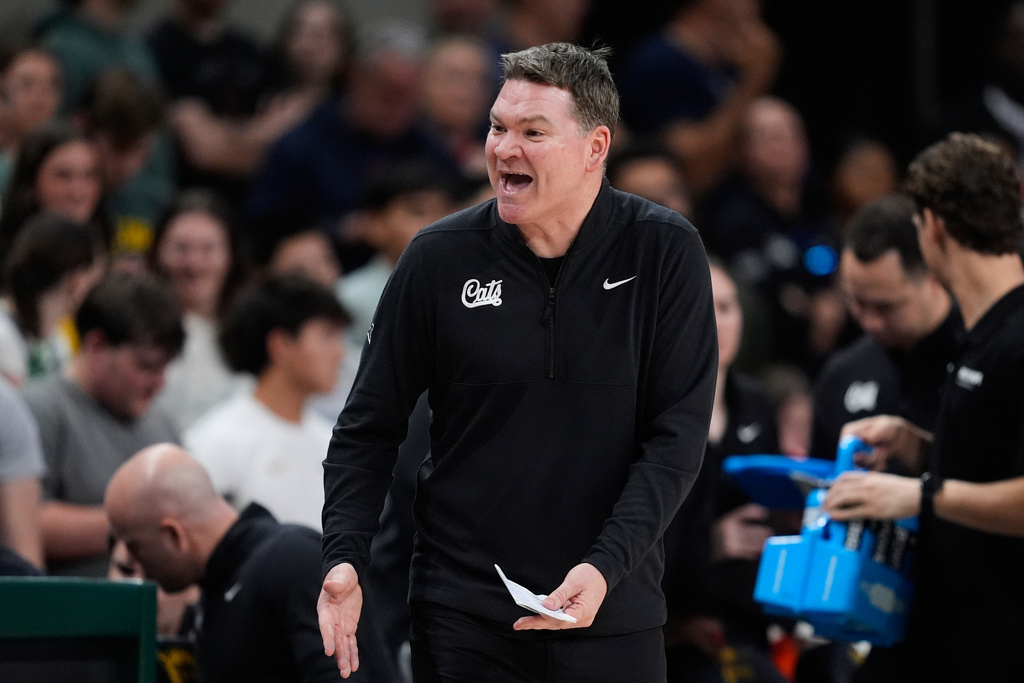 Arizona Tommy Lloyd shouts at an. official standing nearby in the first half of an NCAA college basketball game against Baylor in Waco, Texas, Tuesday, Feb. 24, 2026. (AP Photo/Tony Gutierrez)