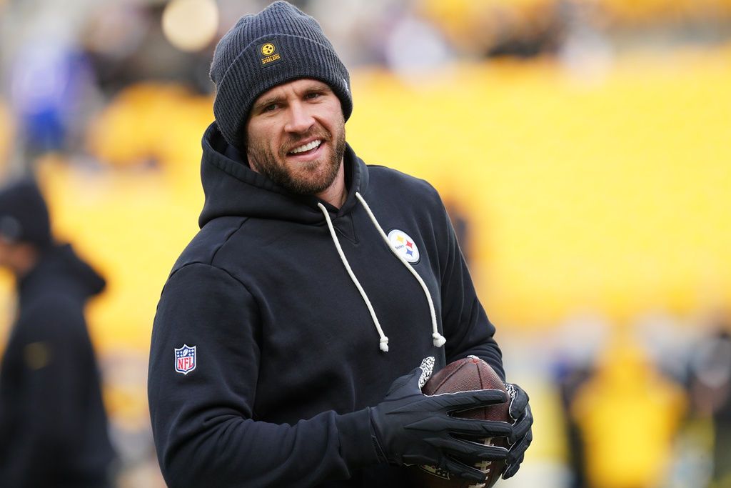 Pittsburgh Steelers linebacker T.J. Watt warms up before an NFL football game against the Buffalo Bills Sunday, Nov. 30, 2025, in Pittsburgh. (AP Photo/Matt Freed)