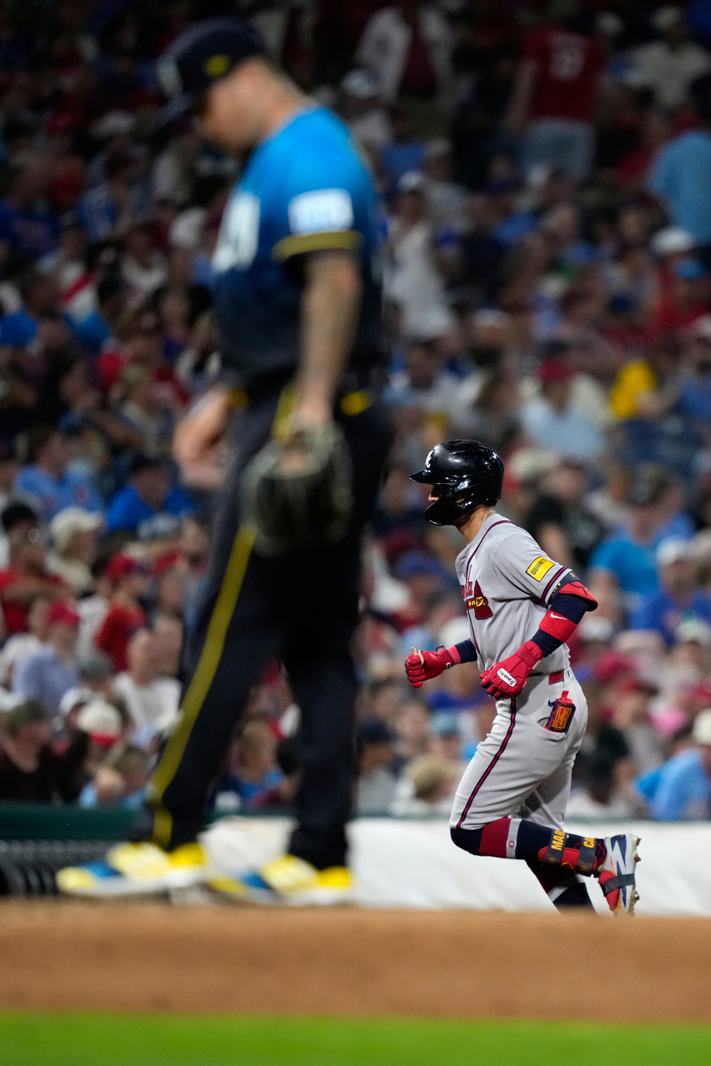 Atlanta Braves' Mauricio Dub&oacute;n, right, rounds the bases after hitting a two-run home run against Philadelphia Phillies pitcher Orion Kerkering during the eighth inning of a baseball game Friday, Sept. 4, 2026, in Philadelphia. (AP Photo/Matt Slocum)