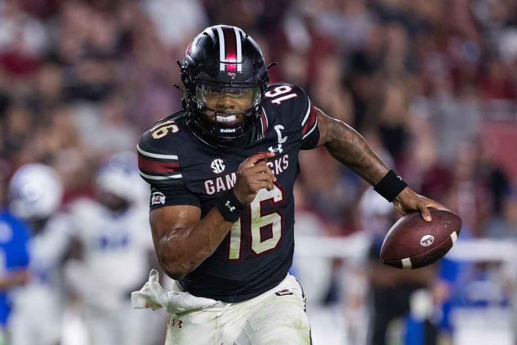 South Carolina quarterback LaNorris Sellers (16) runs for a first down against the Kentucky during the second half of an NCAA college football game, Saturday, Sept. 27, 2025, in Columbia, S.C. (AP Photo/Scott Kinser)