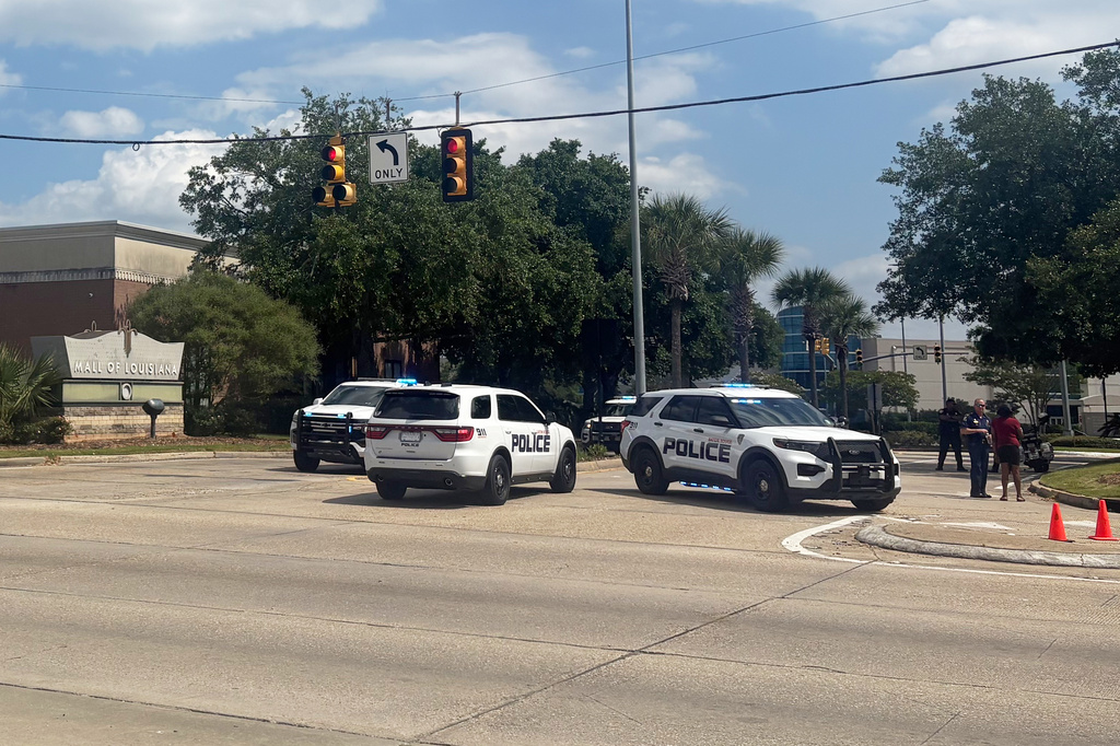 Law enforcement personnel respond to reports of a shooting at Mall of Louisiana in Baton Rouge, La., Thursday, April 23, 2026. (AP Photo/Sara Cline)