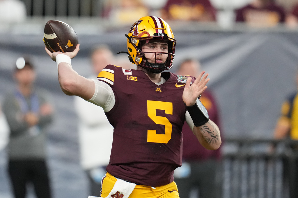 FILE - Minnesota quarterback Drake Lindsey (5) throws a pass in the first half during the Rate Bowl NCAA college football game against New Mexico, Dec. 26, 2025, in Phoenix. (AP Photo/Rick Scuteri, File)