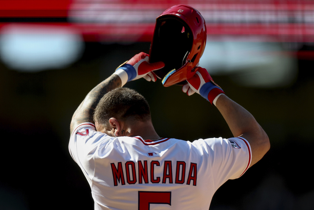 Los Angeles Angels' Yoan Moncada wipes away sweat during the ninth inning of a baseball game against the Chicago Cubs Sunday, Aug. 24, 2025, in Anaheim, Calif. (AP Photo/Eric Thayer)