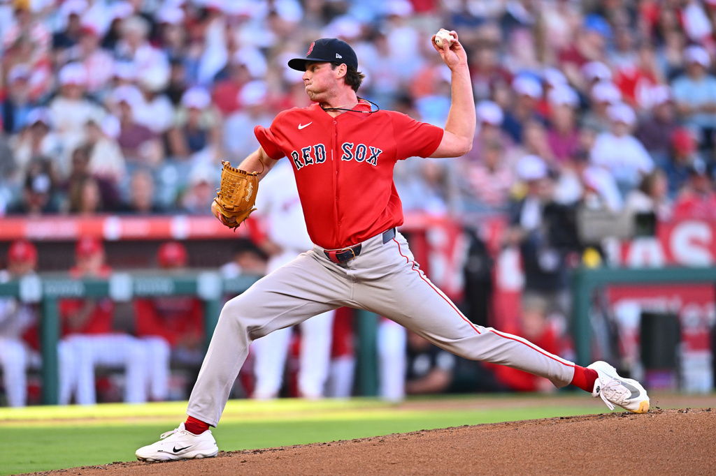 Boston Red Sox pitcher Jake Bennett delivers during the first inning of a baseball game against the Los Angeles Angels, Friday, July 3, 2026, in Anaheim, Calif. (AP Photo/William Liang)