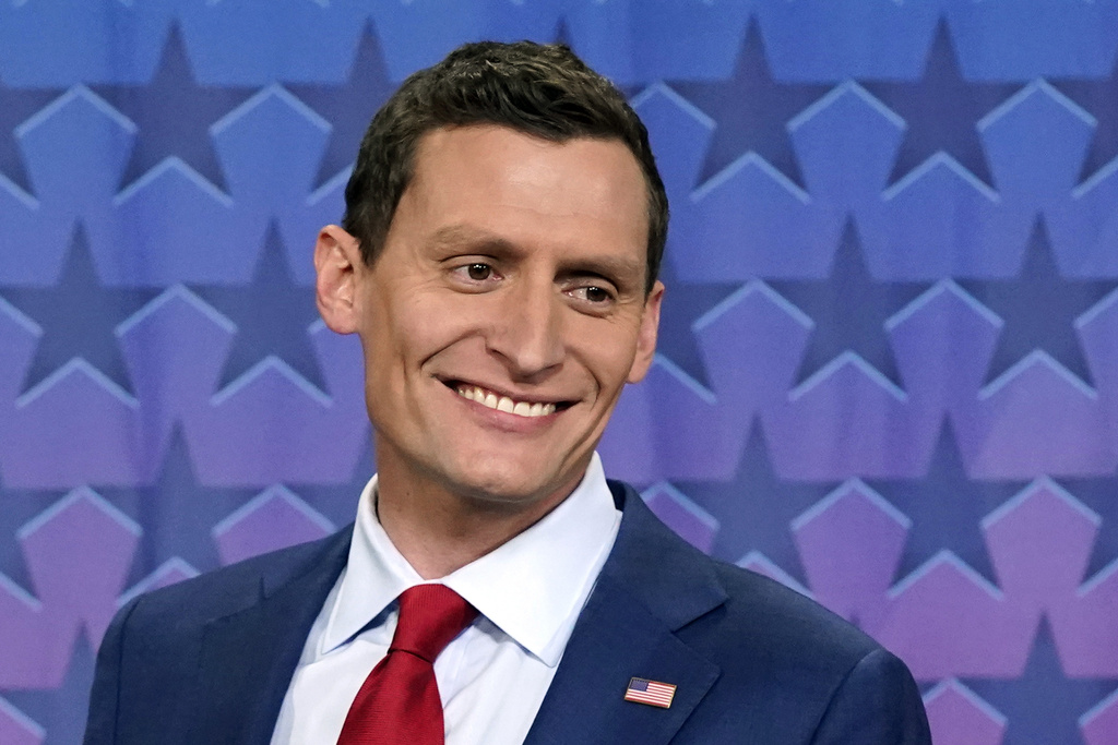 1 of 2 Trump-backed candidates wins GOP primary in crowded Arizona ...
