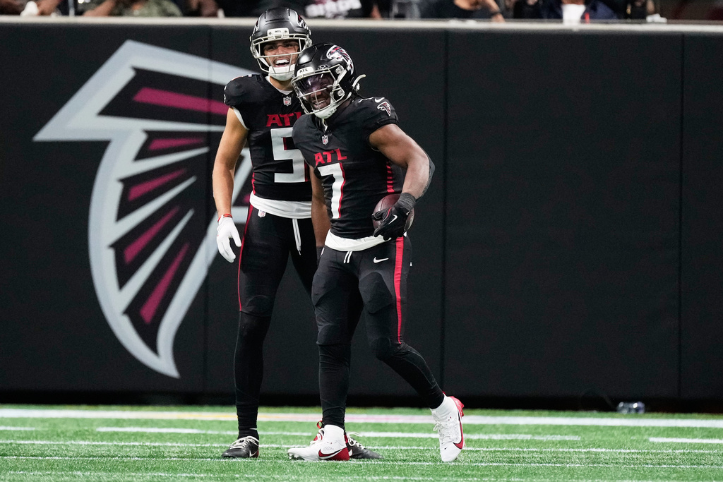 Atlanta Falcons running back Bijan Robinson (7) celebrates with wide receiver Drake London (5) after a long run against the Washington Commanders during the second half of an NFL football game, Sunday, Sept. 28, 2025, in Atlanta. (AP Photo/Brynn Anderson)