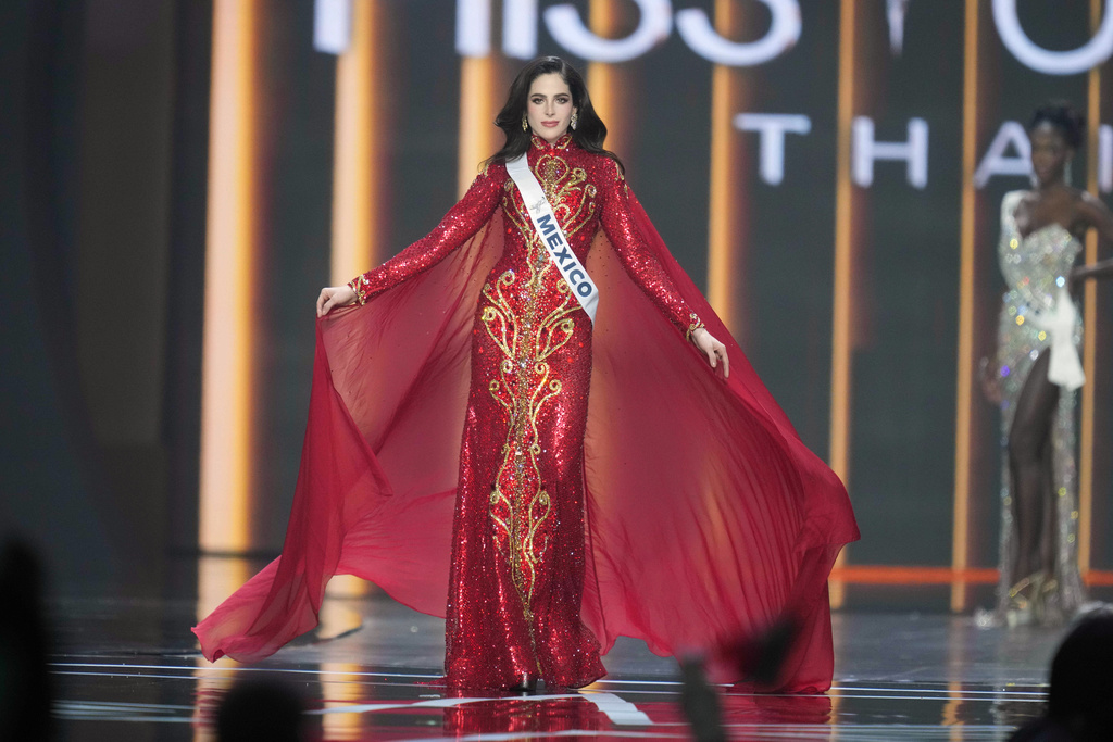 Mexico Fatima Bosch competes during the final round of the 74th Miss Universe Beauty Pageant in Nonthaburi province, Thailand, Friday, Nov. 21, 2025. (AP Photo/Sakchai Lalit)