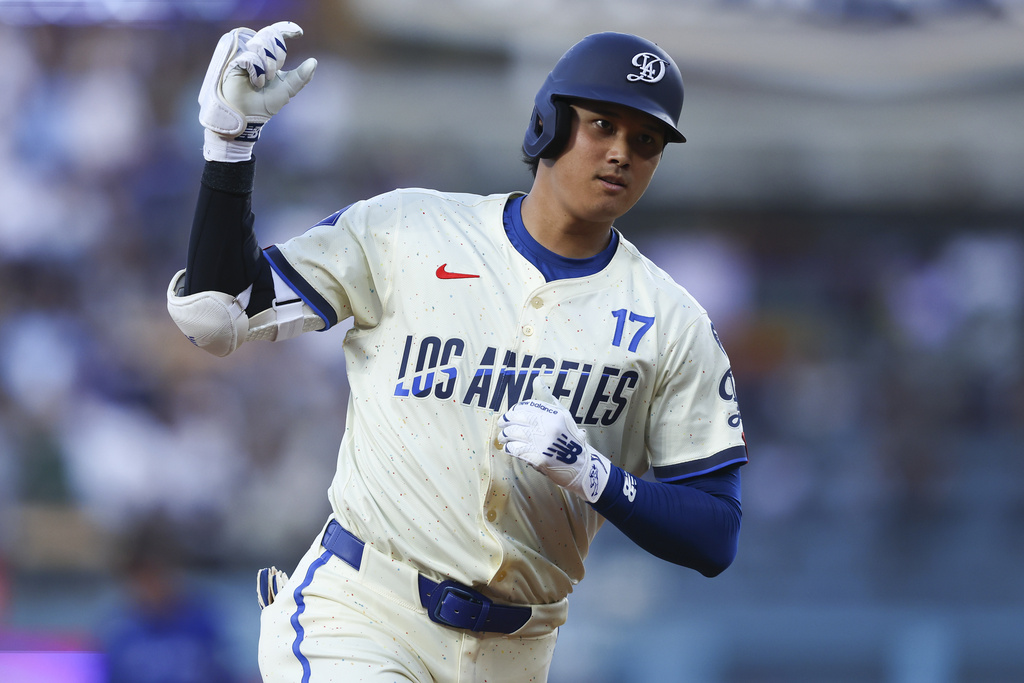 Los Angeles Dodgers' Shohei Ohtani gestures while running the bases after hitting a home run during the fifth inning of a baseball game against the Toronto Blue Jays, Saturday, Aug. 9, 2025, in Los Angeles. (AP Photo/Jessie Alcheh)
