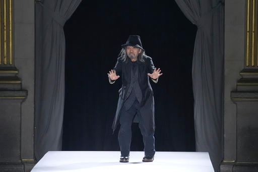 Designer Yohji Yamamoto accepts applause after the Yamamoto Spring/Summer 2026 collection presented in Paris, Friday, Oct. 3, 2025. (AP Photo/Christophe Ena) Designer Yohji Yamamoto accepts applause after the Yamamoto Spring/Summer 2026 collection presented in Paris, Friday, Oct. 3, 2025. (AP Photo/Christophe Ena)